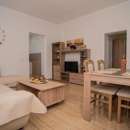 Apartments Phoenix 3 Ivanica Bagian luar foto