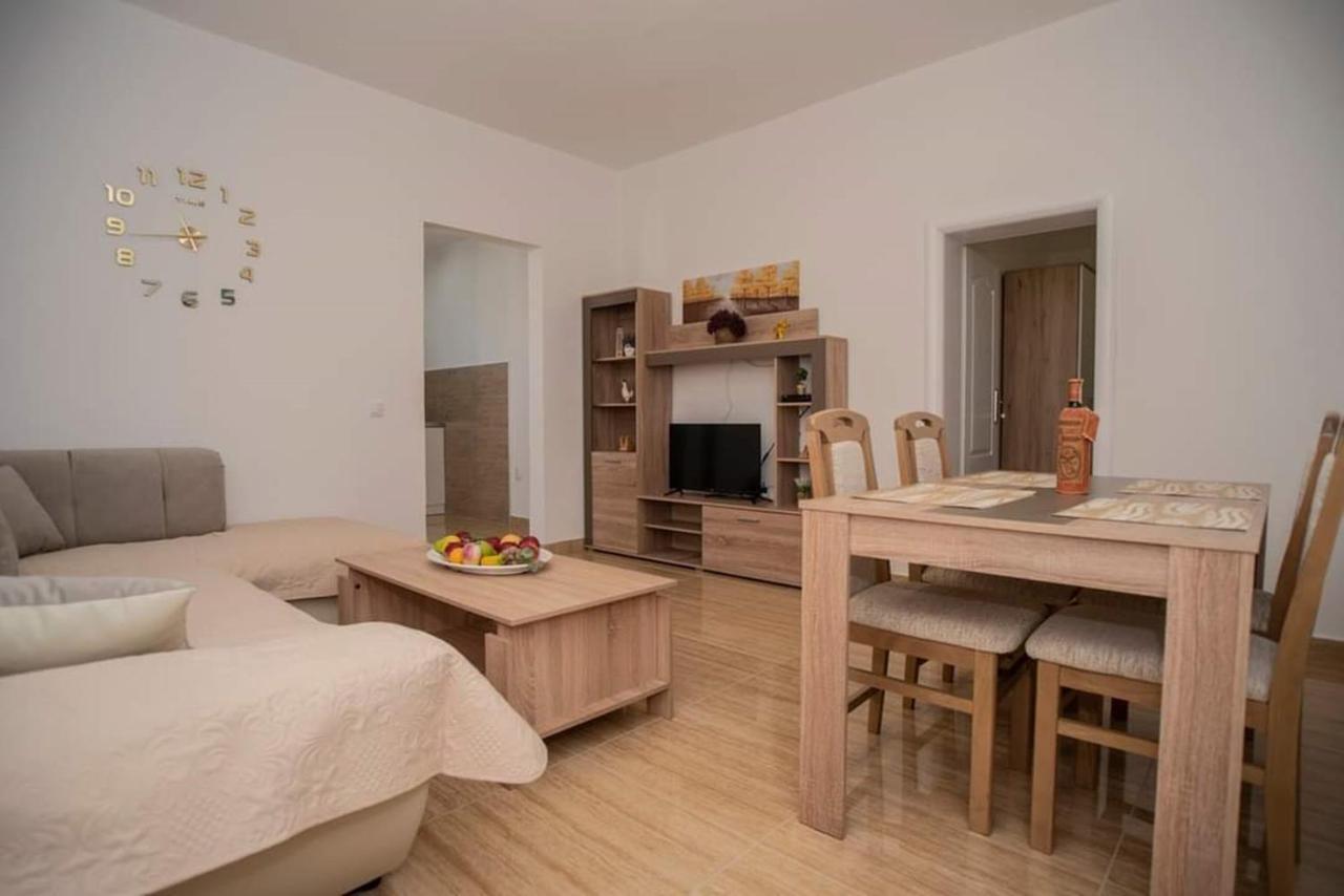Apartments Phoenix 3 Ivanica Bagian luar foto
