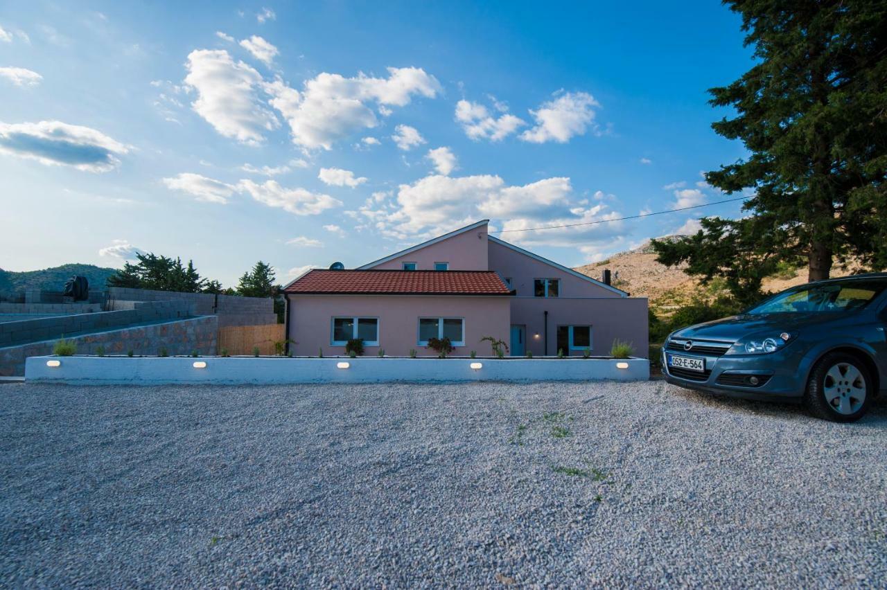 Apartments Phoenix 3 Ivanica Bagian luar foto
